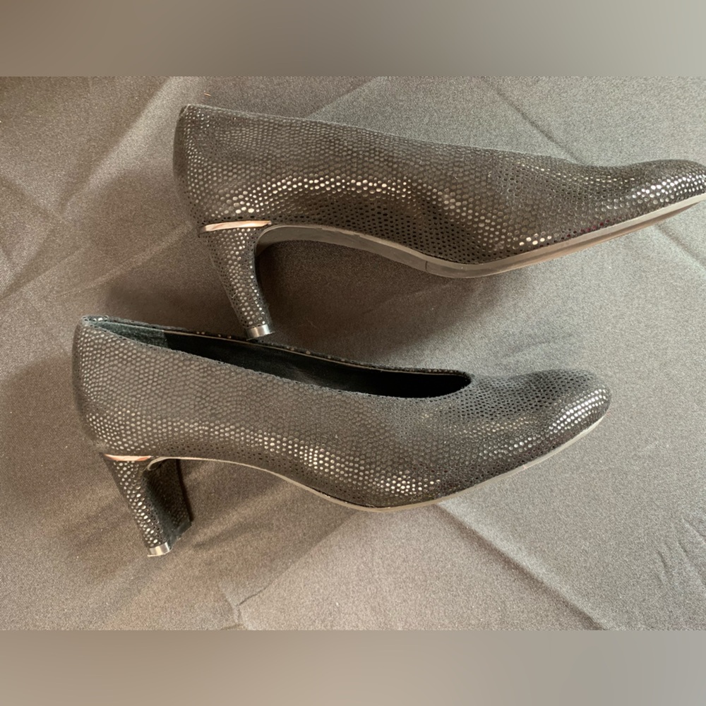 Vaneli Women’s Black Shimmer /Silver Pump Shoes Good Condition Size 9